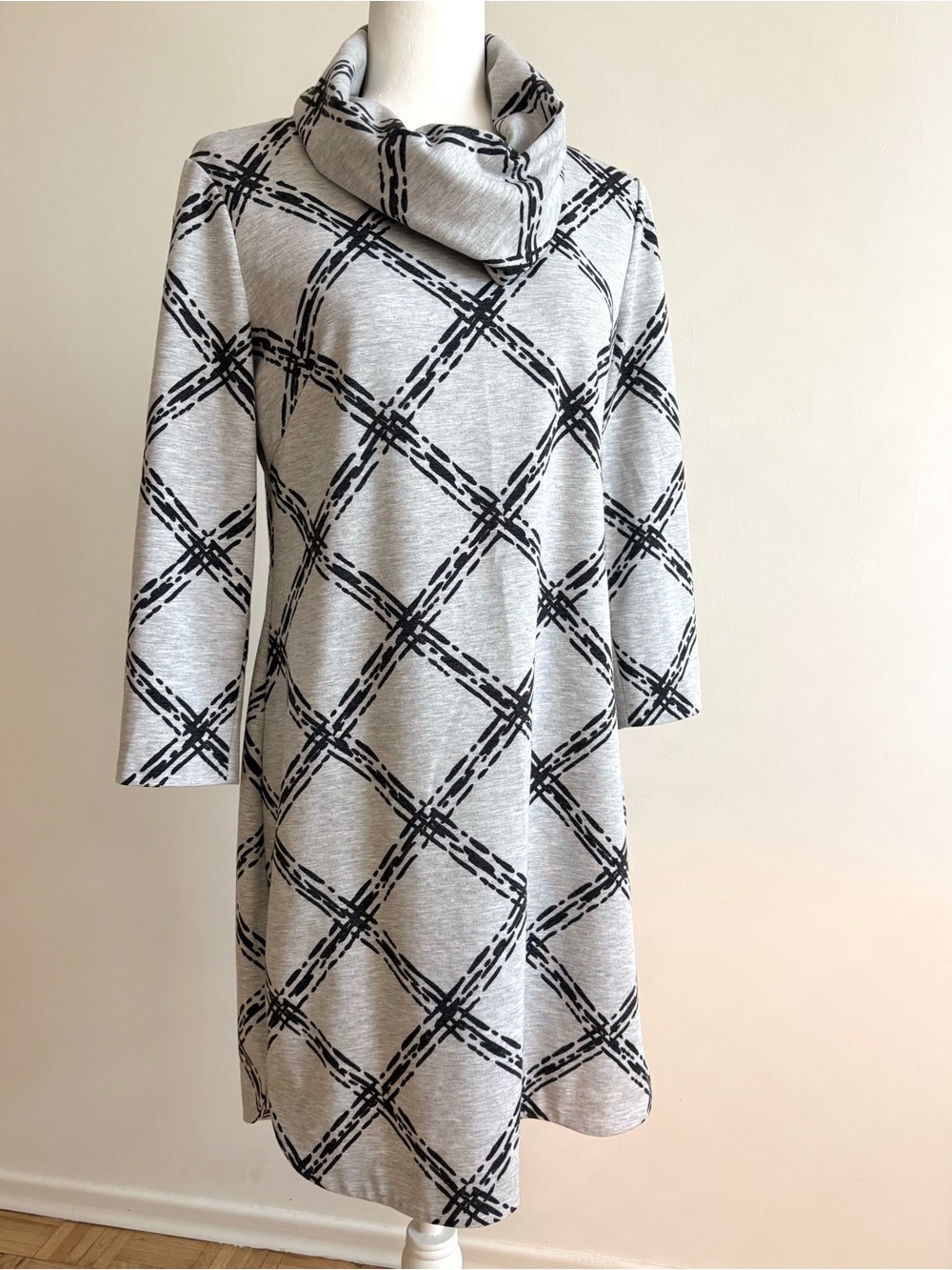 Vince Camuto Cowl Neck Geometric Jersey/Knit Dress, Gray & Black Size 8